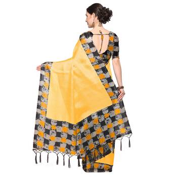 Yellow Printed Silk Blend Saree With Blouse 3