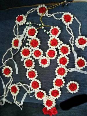 Red necklaces 1