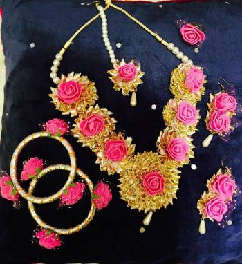 Yellow necklaces 1