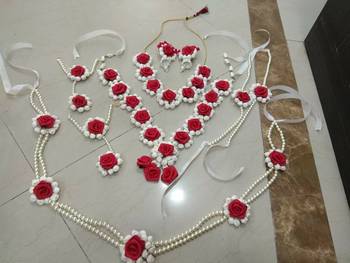 Red necklaces 1