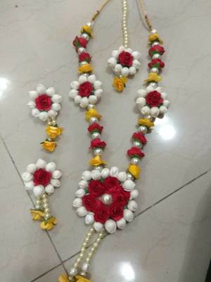 Red necklaces 1