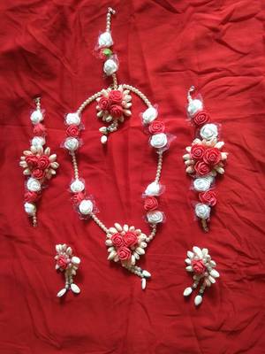Red necklaces 1