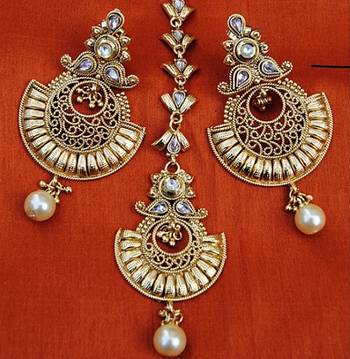 Gold Filigree Chand Bali Earrings With Maang Tikka 1