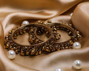 Beautiful Bridal Ghungroo Bangles With Small Bells 1