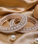 A Set Of 2 Look A Like Jewellery Pearl Bracelets With Top Pearl Lining