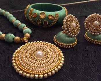 Green necklaces 1