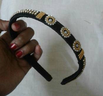 Black hair-accessories 1
