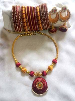 Red necklaces 1