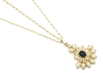 Leaf Style Maang Tikka Matha Patti Decorated With American Diamod And Pearl 2