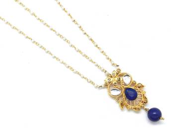 Golden Textured Maang Tikka And Matha Patti Decorated With Kundan And Crystal 3
