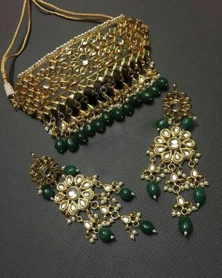 Green Choker Necklace Set 1