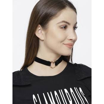 Black pearl chokers 2