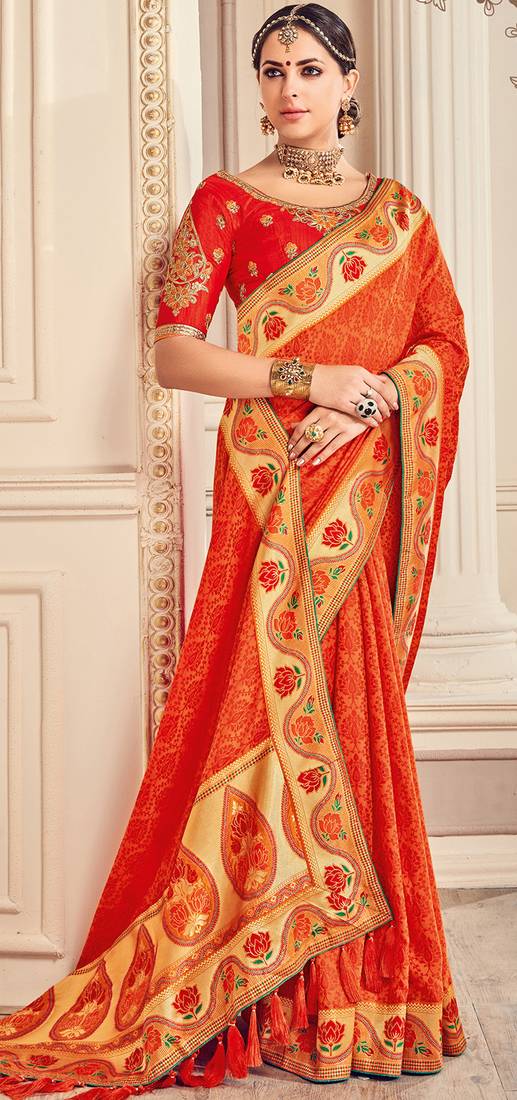 contrast saree for orange blouse