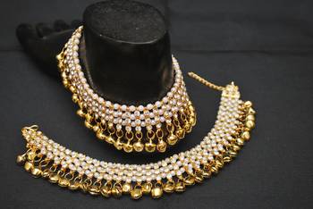 White diamond with Gold Ghungharu anklets 1