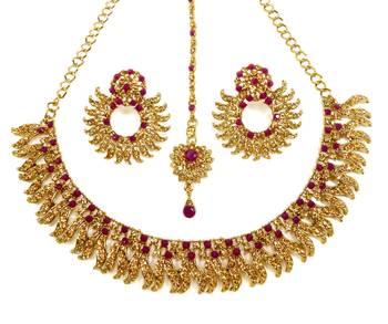 Rani pink partywear delicate necklace set with maang tikka 2