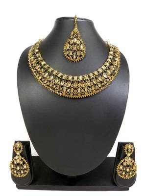 Designer green ad zircon necklace set with maang tikka 1
