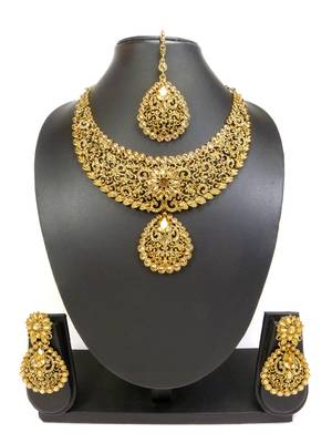 Designer golden ad zircon necklace set with maang tikka 1