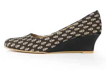 Women's Black Croslite Sole Material Ballerinas Low Heel Sandal 2