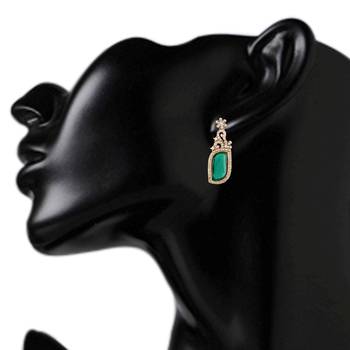 Green earrings 2