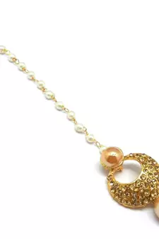 Small Size Chandbali Shape Maang Tikka Decorated With Crystals