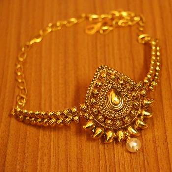 Antique Gold Look Paisley Pattern Bajuband 1