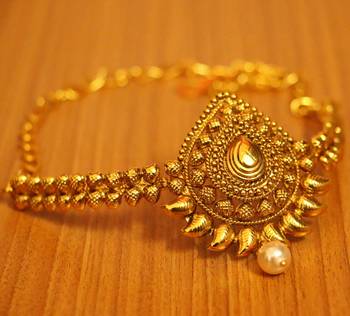 Antique Gold Look Paisley Pattern Bajuband 2
