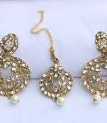 White stone studded rose gold pearls round earring-tikka sets