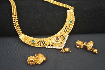Red, green and white stone studded Long Traditional necklace set 3