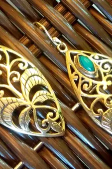 GOLDEN LEAF FIROZI DANGLER EARRING