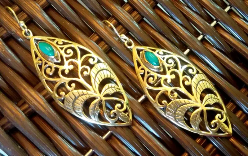 GOLDEN LEAF FIROZI DANGLER EARRING