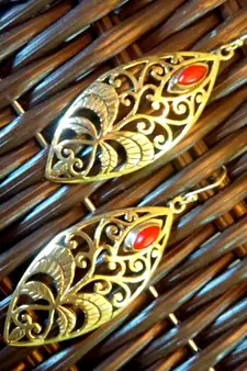 GOLDEN LEAF RED DANGLER EARRING