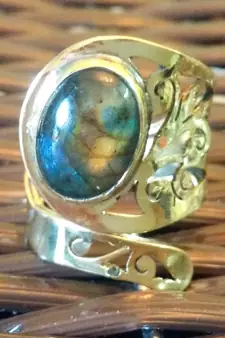 GOLDEN STONE RING