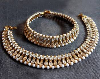 Golden pear shape kundan pearl anklet 1