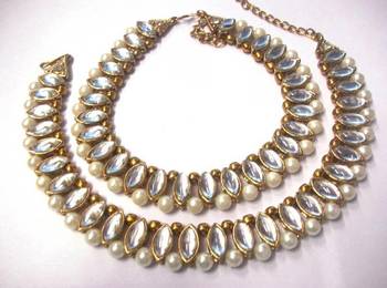 Golden kundan pearl anklet 1