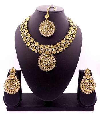 White antique gold plated bridal wedding diamond  jewellery 1
