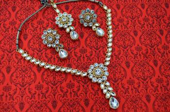 White Kundan Necklace Set 1