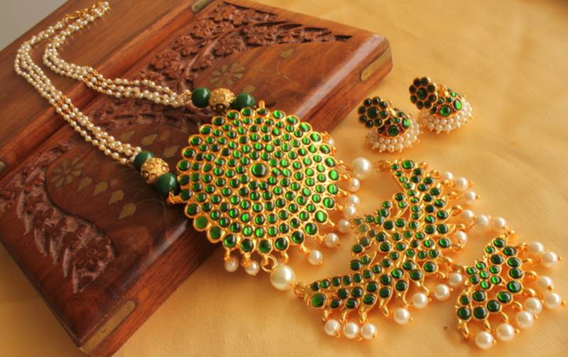 Beautiful Green Double Pendant Temple Jewel Long Necklace Set