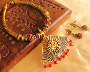 Beautiful Maroon Ganesha Necklace Set 1