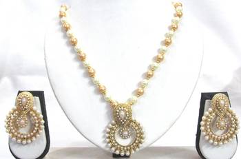 White pearl pendant necklace set 1