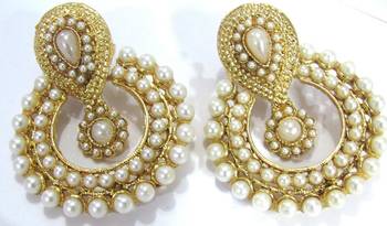 White pearl pendant necklace set 3