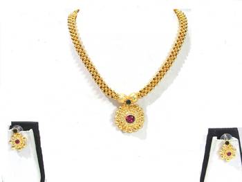 Golden pink stone round pendant thushi necklace set 1