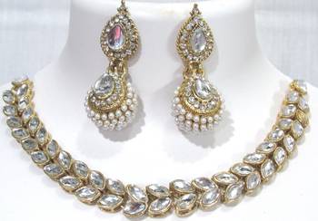 White leaf stone necklace set 1