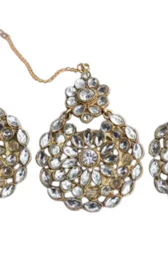 White stone studded round motif earrkings with maang tikka set for women