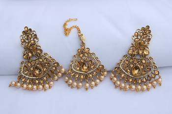  Intricately carved gold stone studded  rose gold pearls maang tikka with earrings for women 1