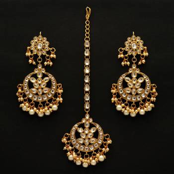 White color imitation peral kundan earrings with maang tikka 1