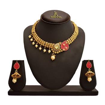 Gold pearl jewellery 2