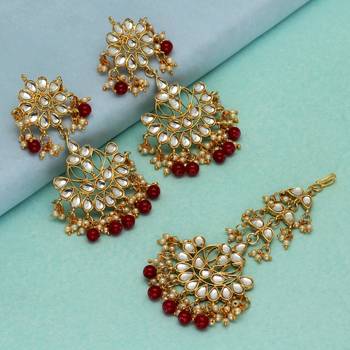 Maroon Color Kundan Earrings With Maang Tikka 2