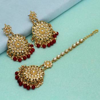 Maroon Color Kundan Earrings With Maang Tikka 2