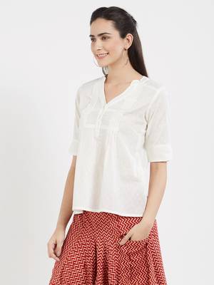 Off white  dobby pleated top with a sleeve with cuffs 4