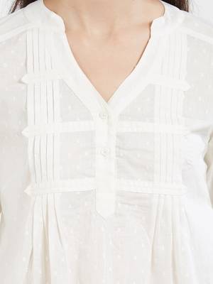 Off white  dobby pleated top with a sleeve with cuffs 5
